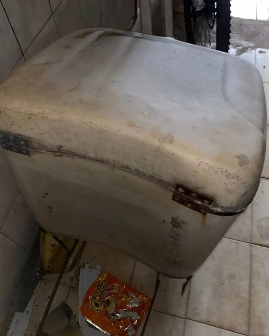 Delivery box for motorcycles