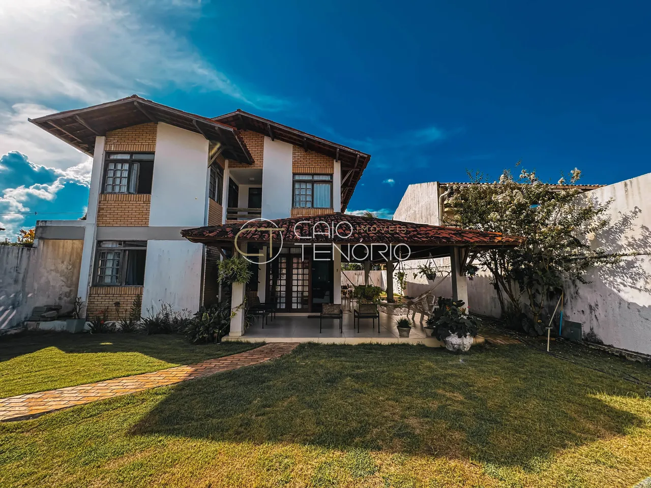 Casa com 275 m2 e 3 quartos no Condomínio Jardim do Horto