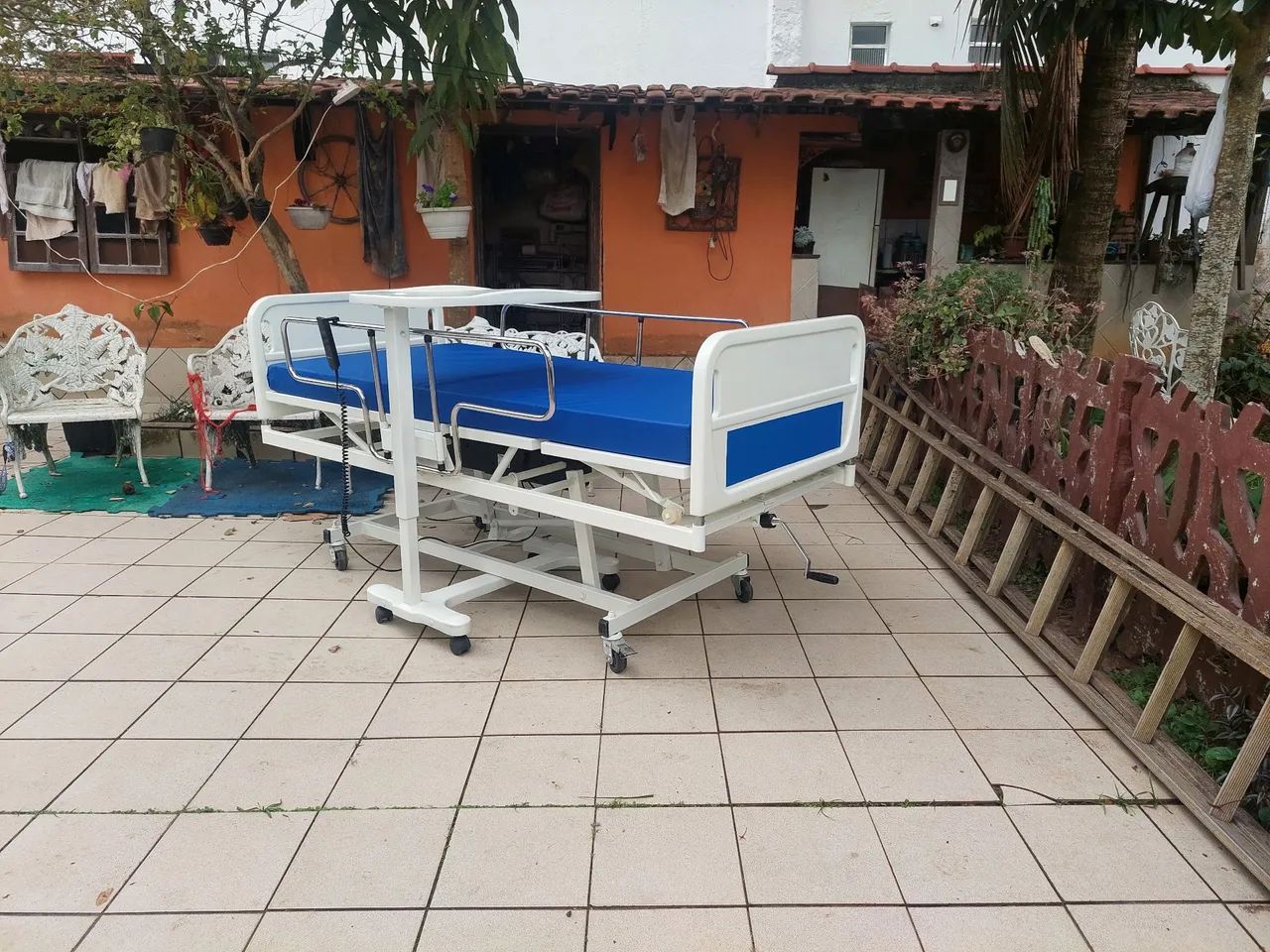Cama Hospitalar com Mesa de Refeição - Foto 3
