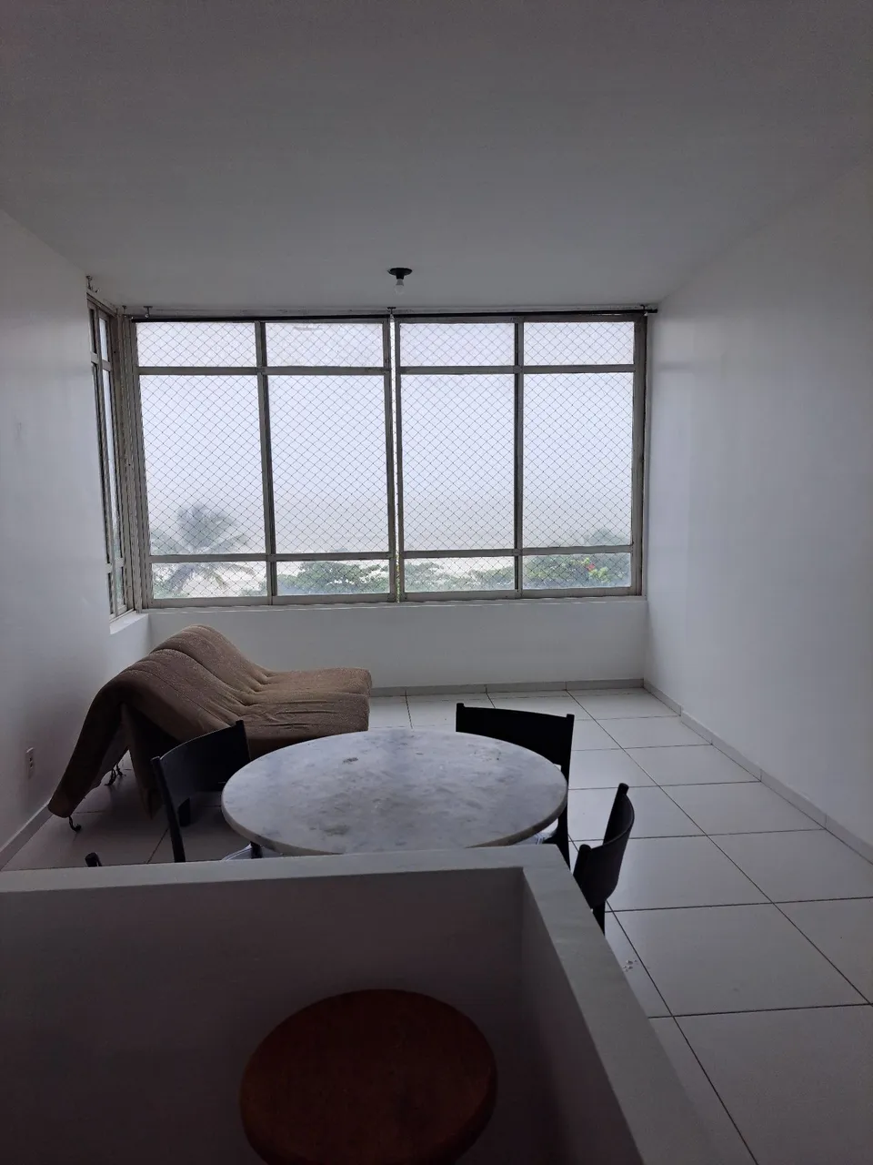 Aluguel de grande quarto e sala a beira mar