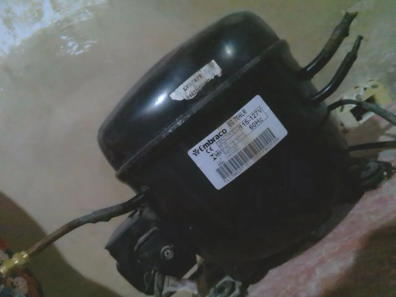 Moto de freezer. Compressor Embraco ES 15HLR 115-127V 60Hz valor 180 reais  - Foto 2