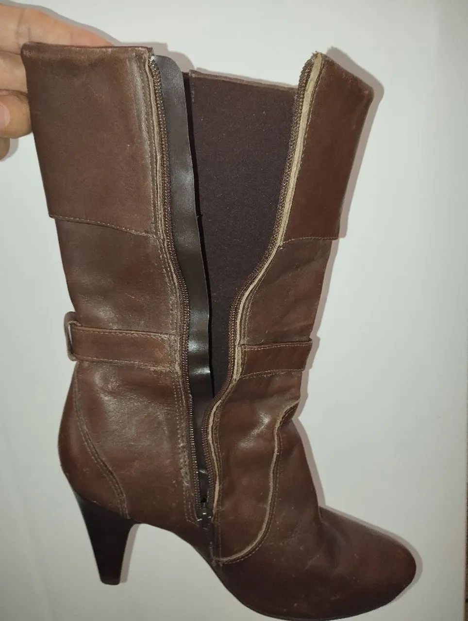 Bota de couro marrom número 35 - Foto 4