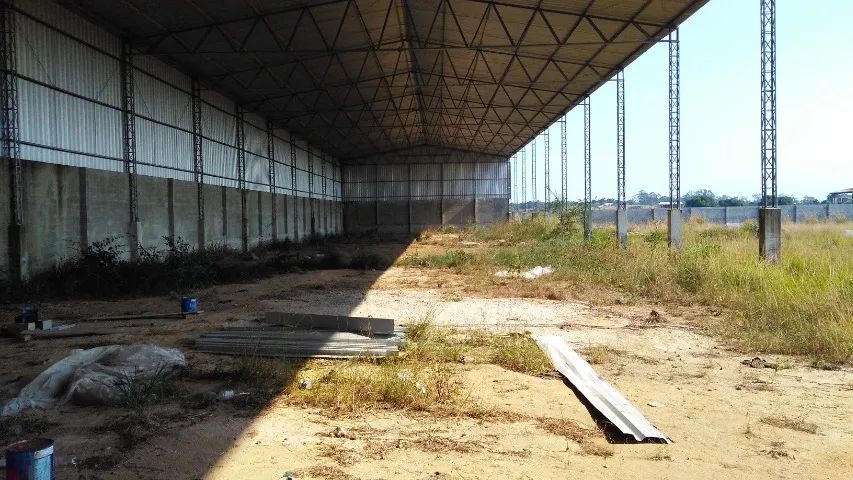 Estrutura metálica de galpão medindo 80x20 total 1.600 m2