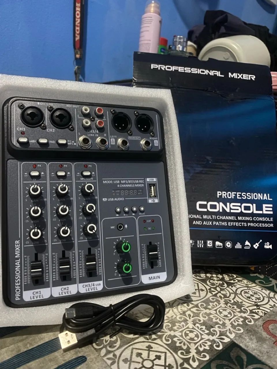 Mesa de Som Profissional 4 Canais Bluetooth 
