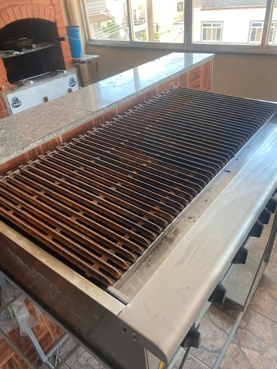 Churrasqueira char broiler a gás 1,20m com suporte de rodinhas - Foto 2
