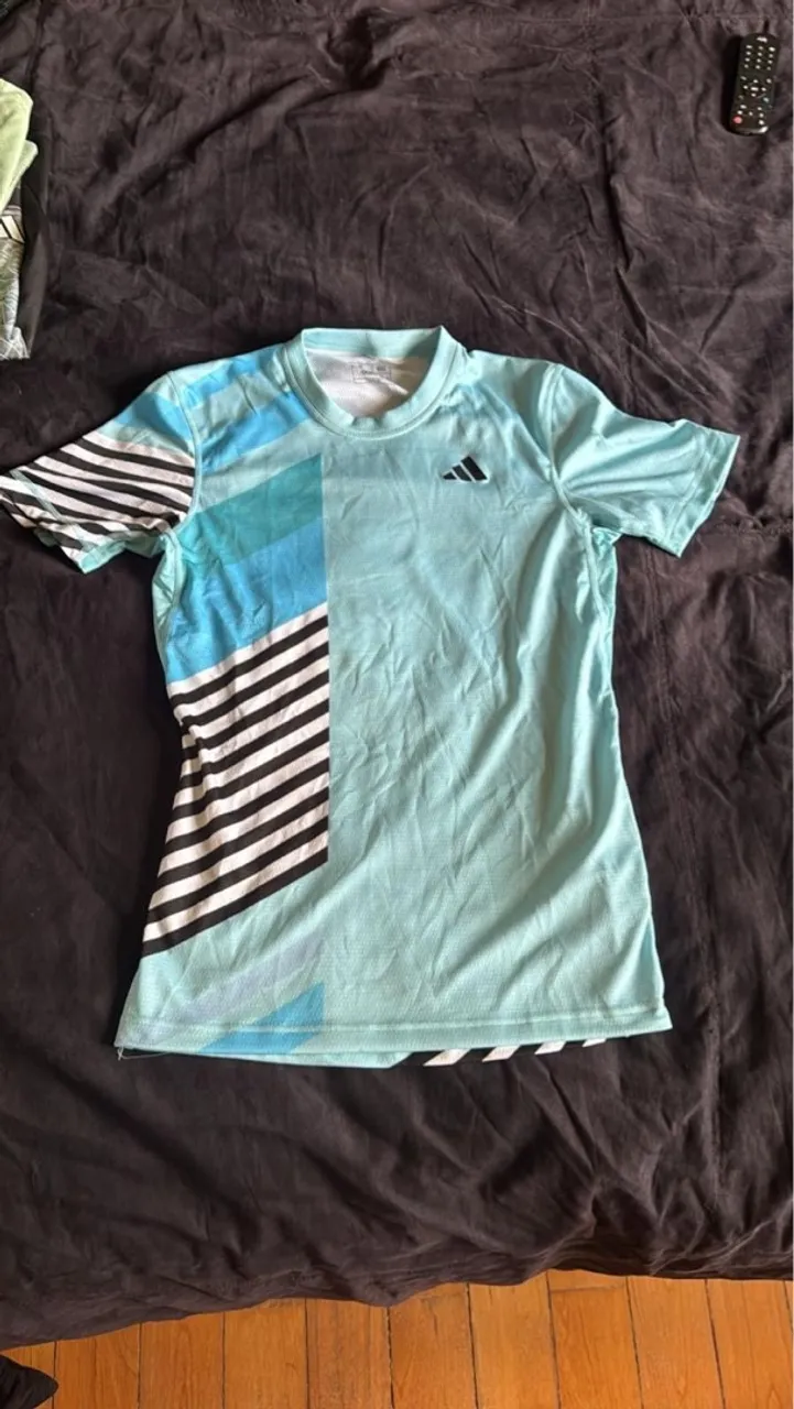 Camiseta Freelift Adidas tênis