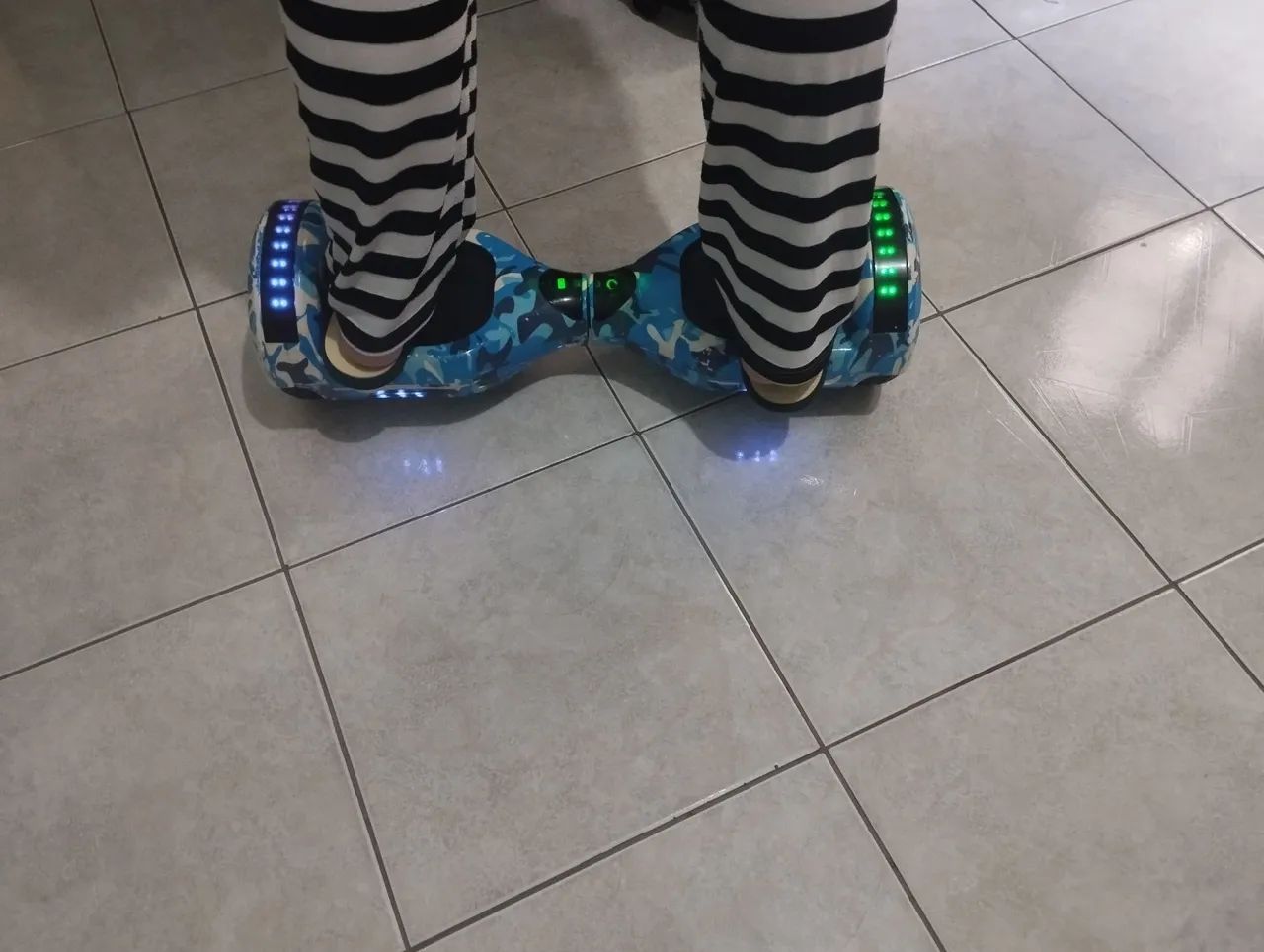 Hoverboard com Luzes LEDe bluetooth  - Foto 3
