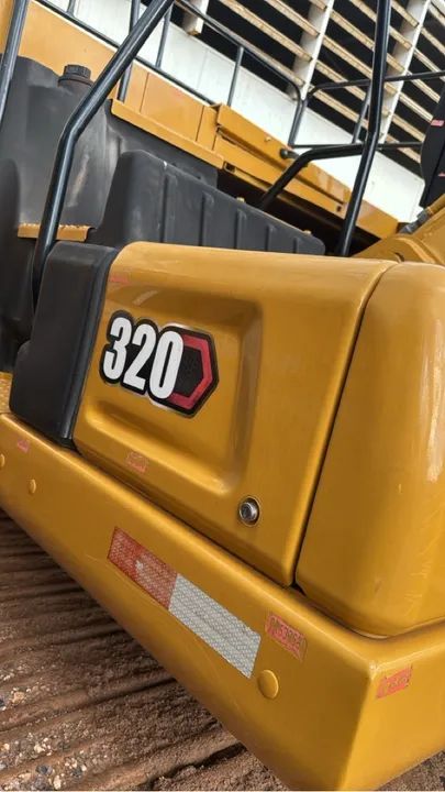 Escavadeira Caterpillar 320