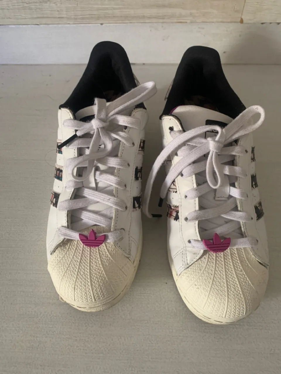Tênis Adidas Superstar Branco com Detalhes