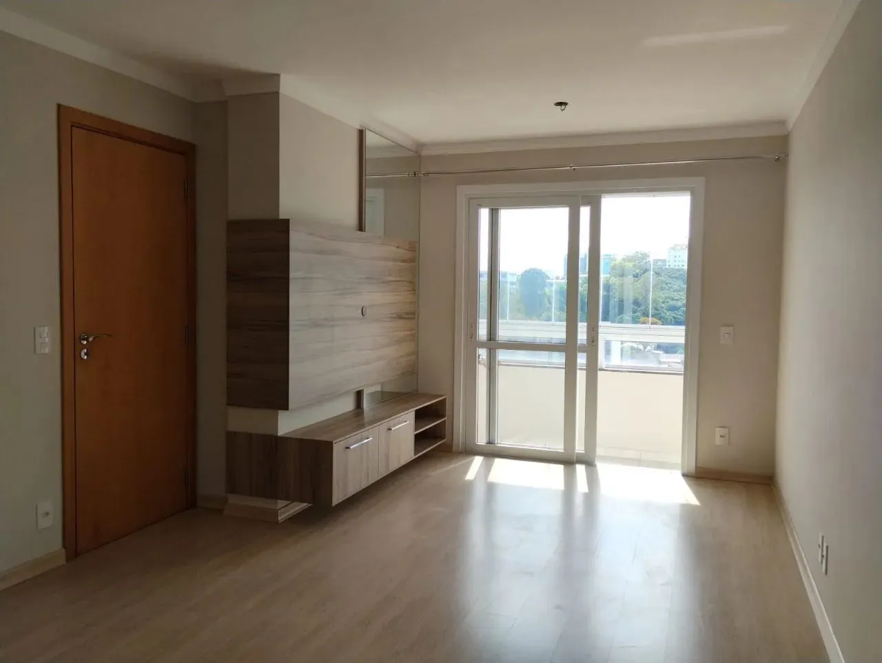 Excelente apartamento semimobiliado localizado no Bairro Madureira! Conta com 02 dormitóri