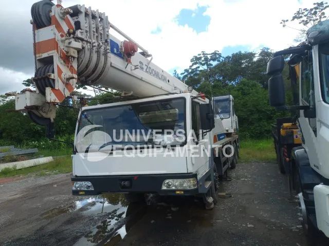 Guindaste zoomlion zmc30 ano 2013 - Caminhões - Centro, Leoberto