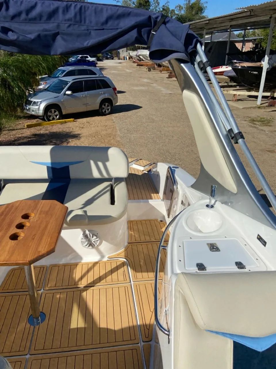 LANCHA TRITON 275 SPORT 2023 banheiro fechado 2 quartos de casal impecável   - Foto 8