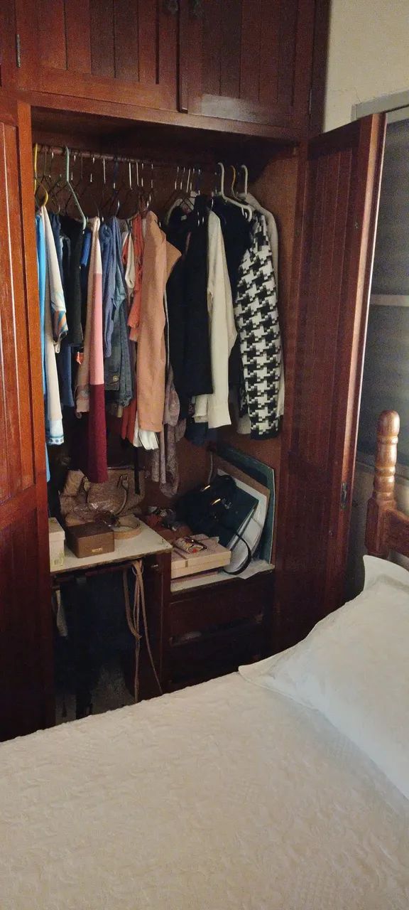Guarda roupas de casal todo em madeira maciça  "Ipe" - Foto 5