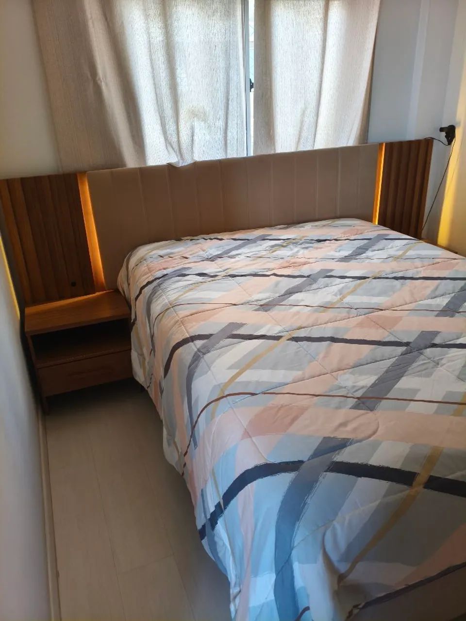 Cabeceira de cama com LED