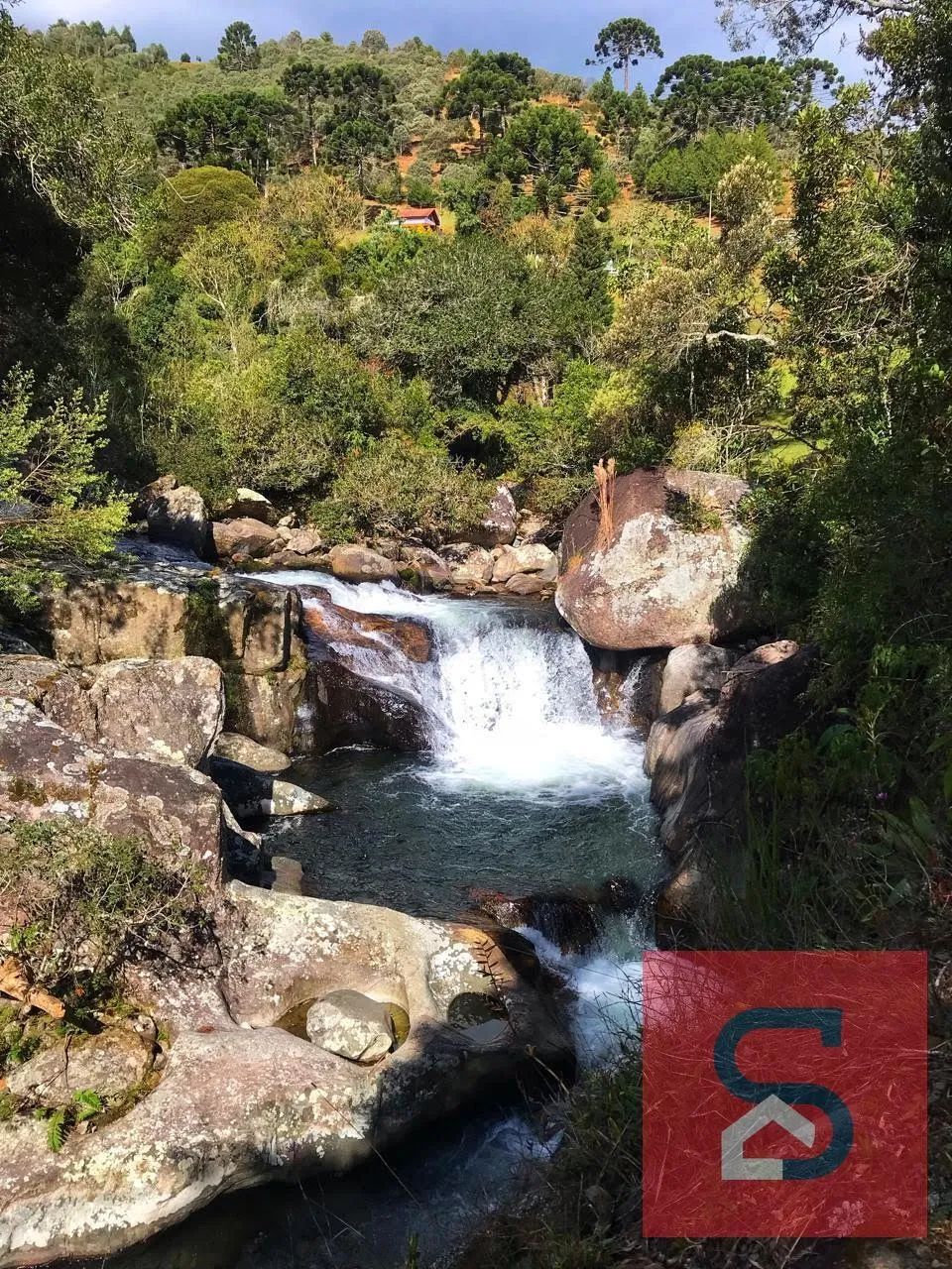 Sítio em Bairro Fragária com cachoeira - Itamonte