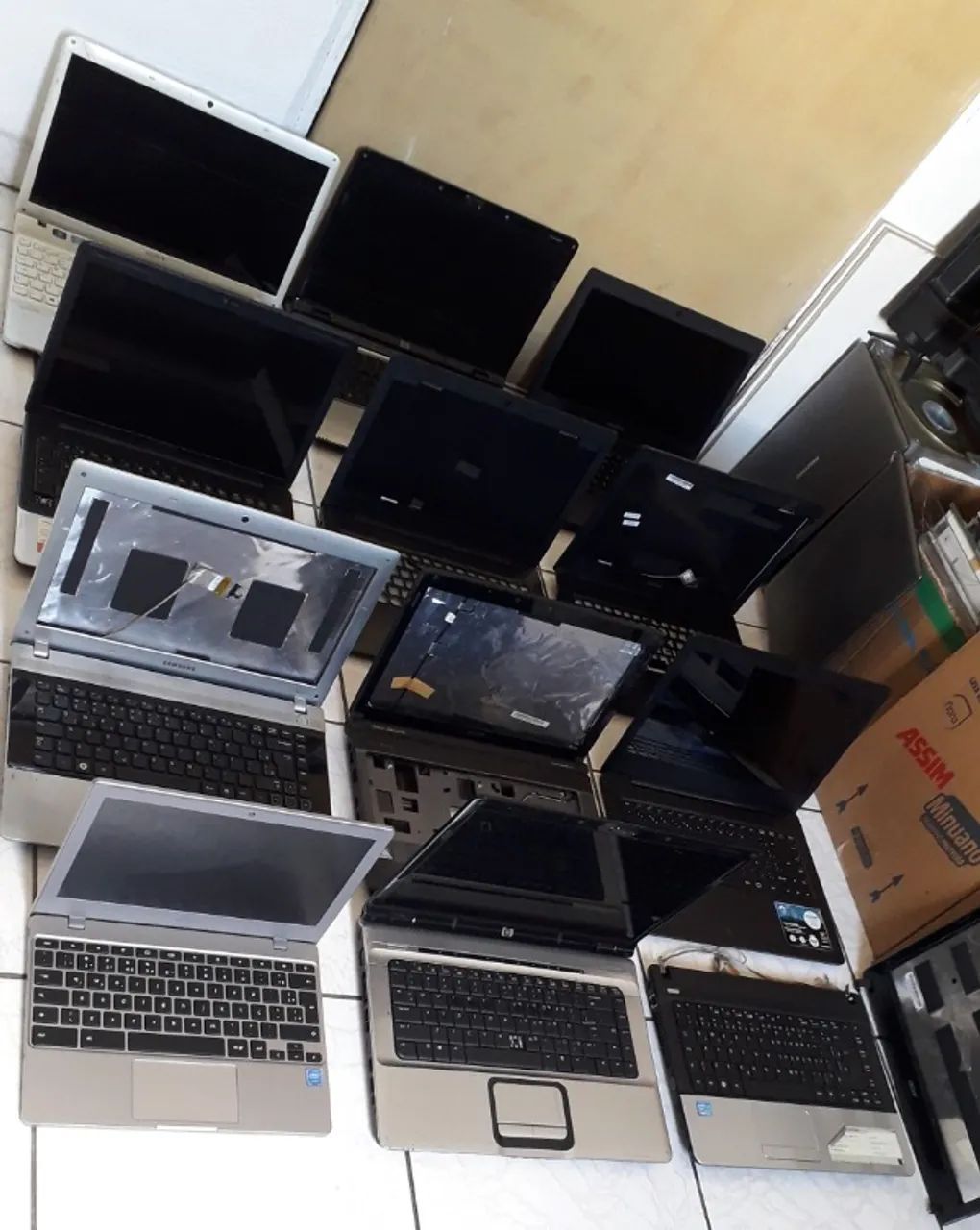 Lote de notebook com defeito para retirada de peças /carcaça - Foto 2
