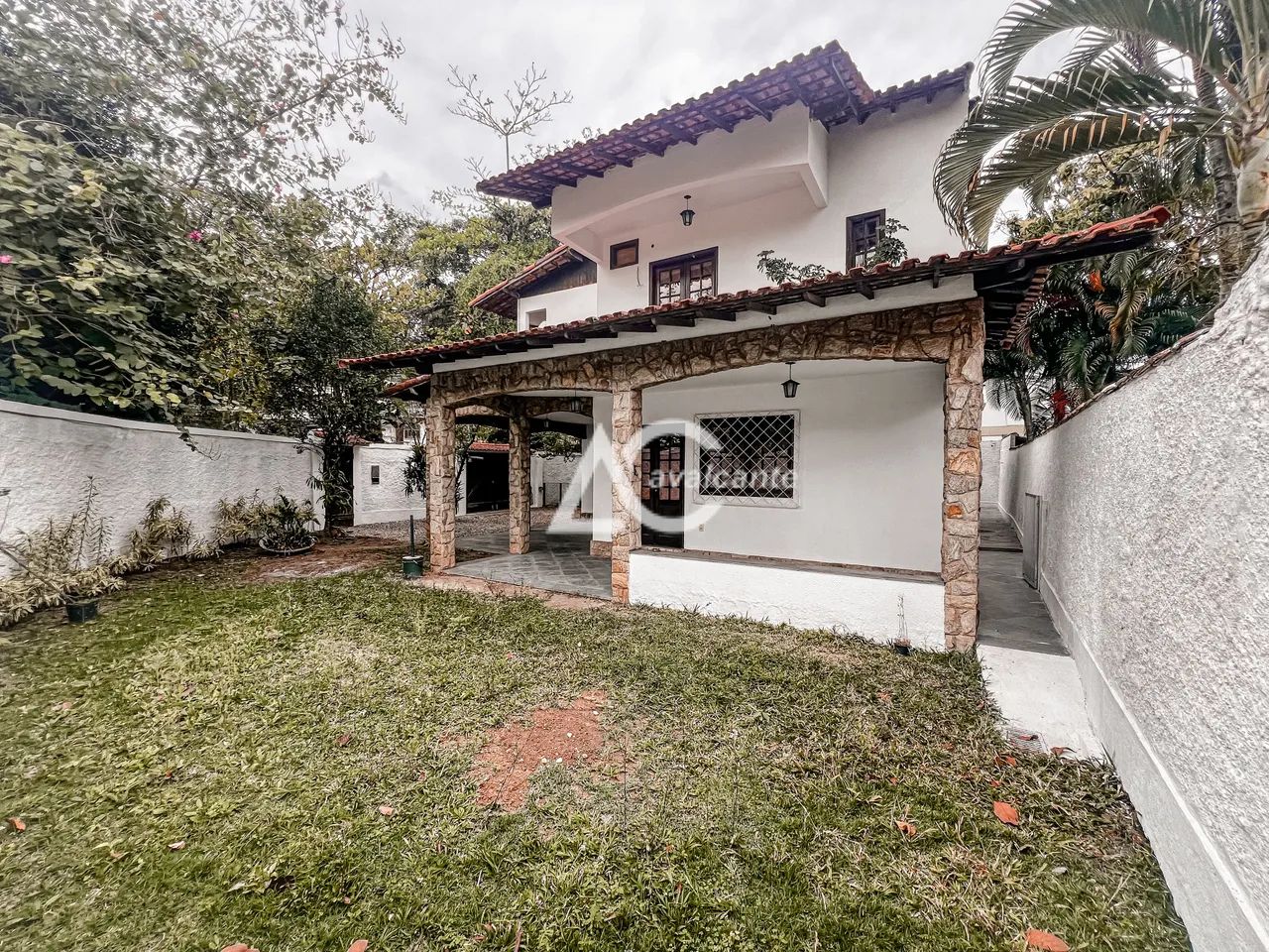 Casa para locação no Anil condomínio Jardim clarice Oportunidade comm3 quartos sendo 1 sui 1