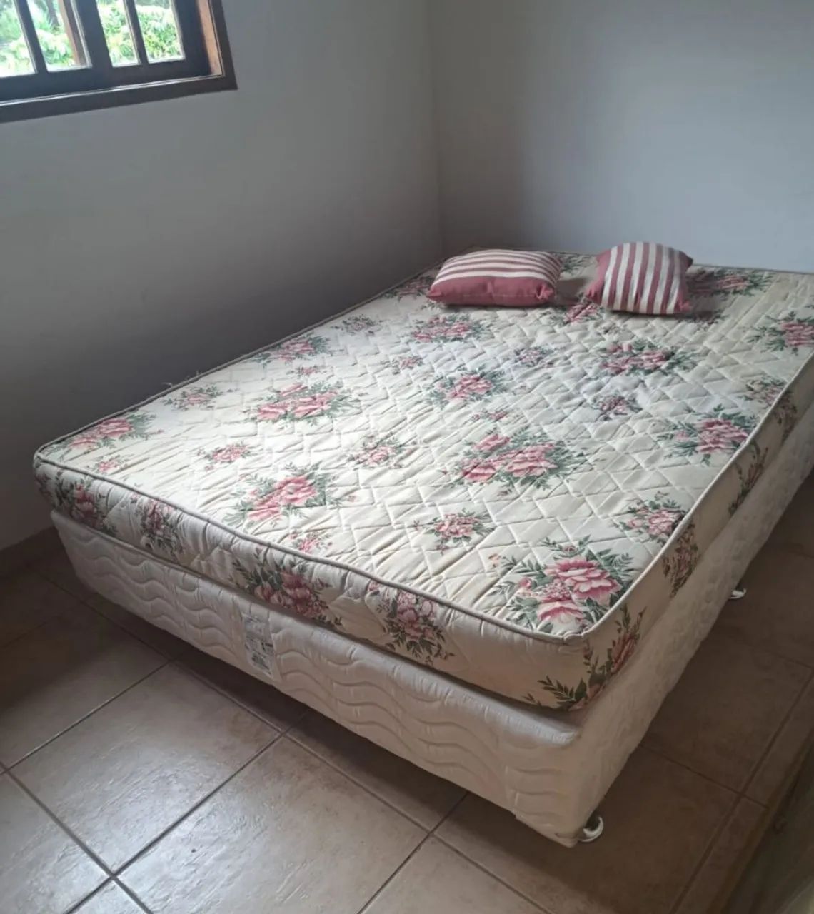 Cama blanche de casal com colchão ortobom
