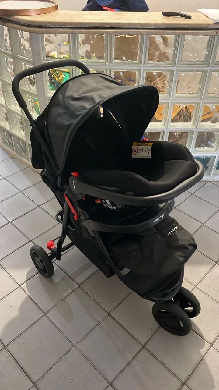 Carrinho de bebê com bebê conforto  - Foto 3
