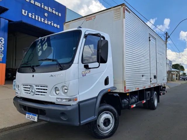MB Accelo 915C Baú Carga Seca - (2010)