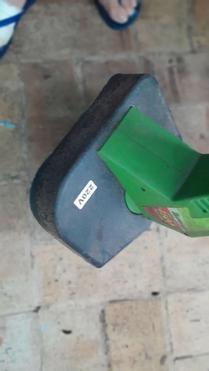 Máquina de cortar grama 