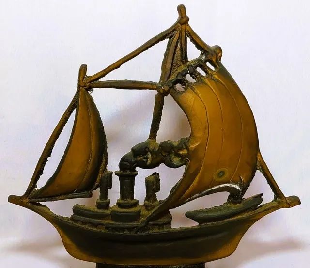  TONNY - Grande Escultura assinada Barco a vela Ferro fundido dourado e cinzelado*