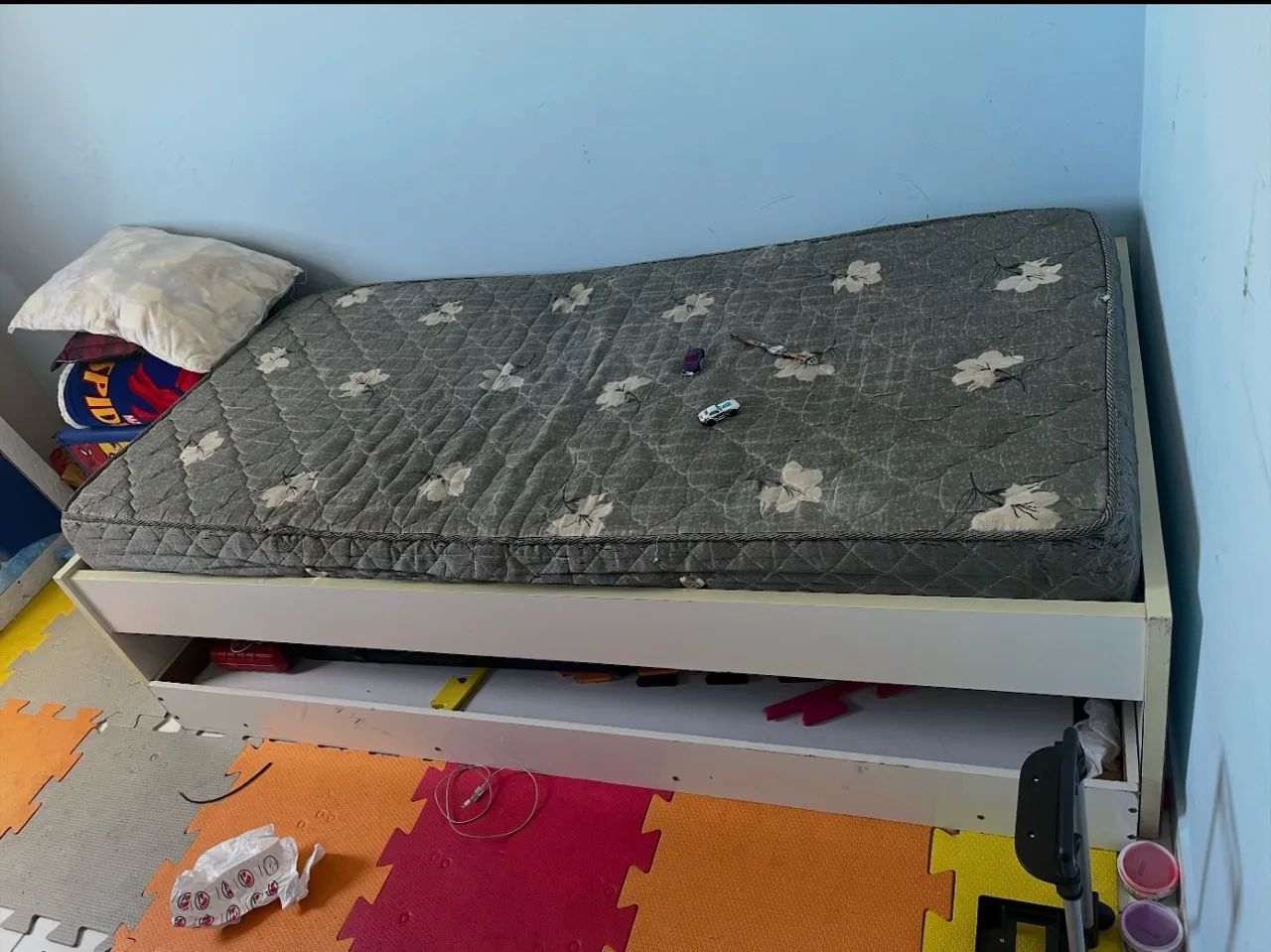 Cama de solteiro com colchão 