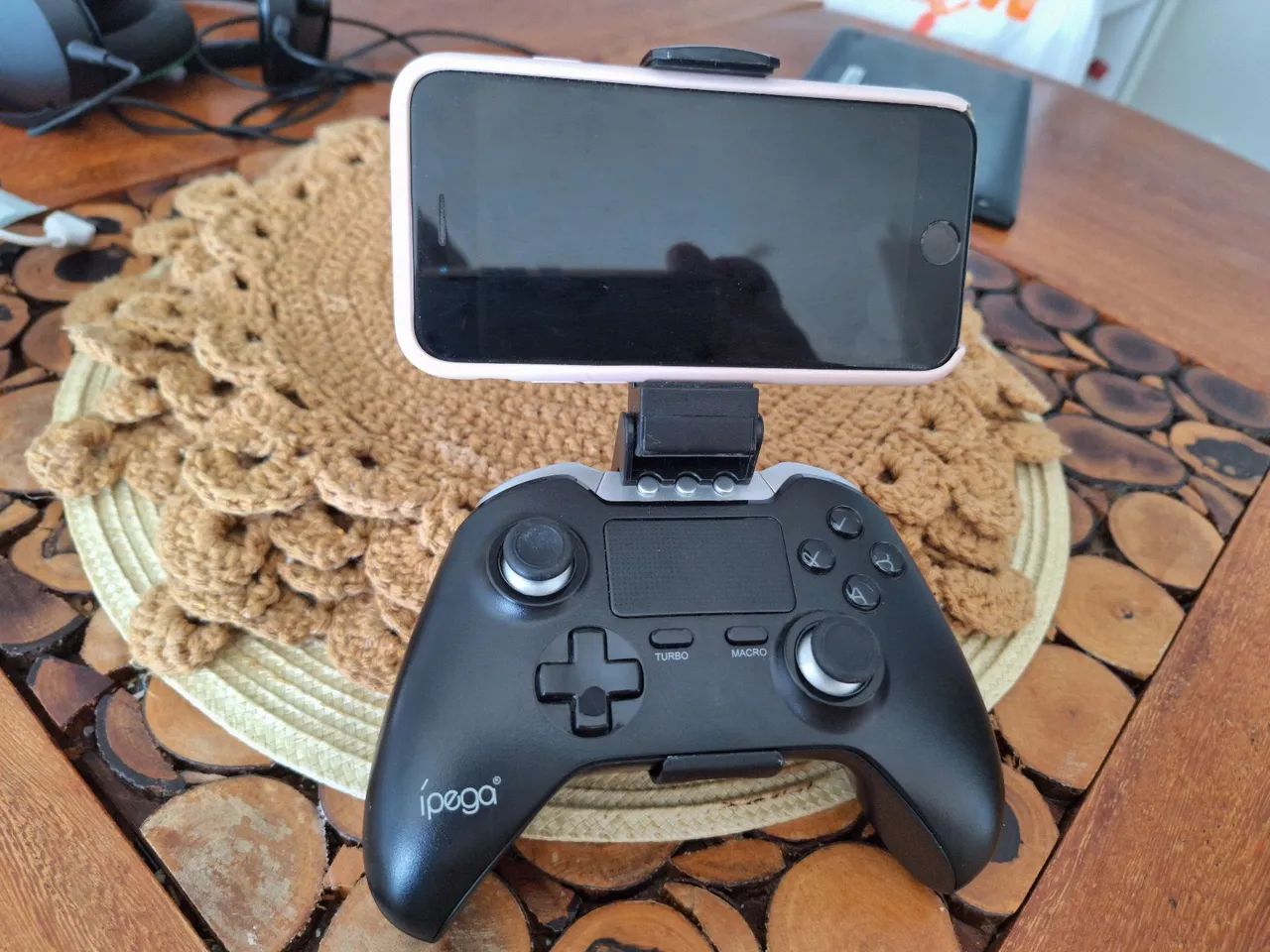 Controle Bluetooth iluminado, vibração e com suporte para celular  - Foto 2