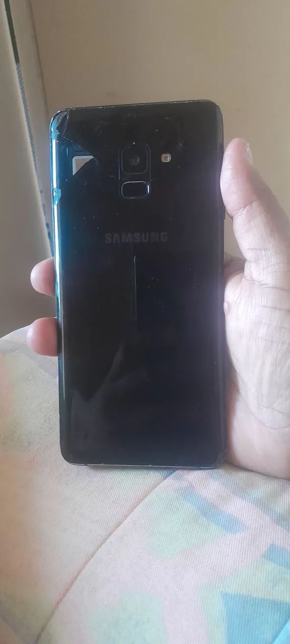 Vendo Samsung Galaxy A8 Plus  - Foto 2