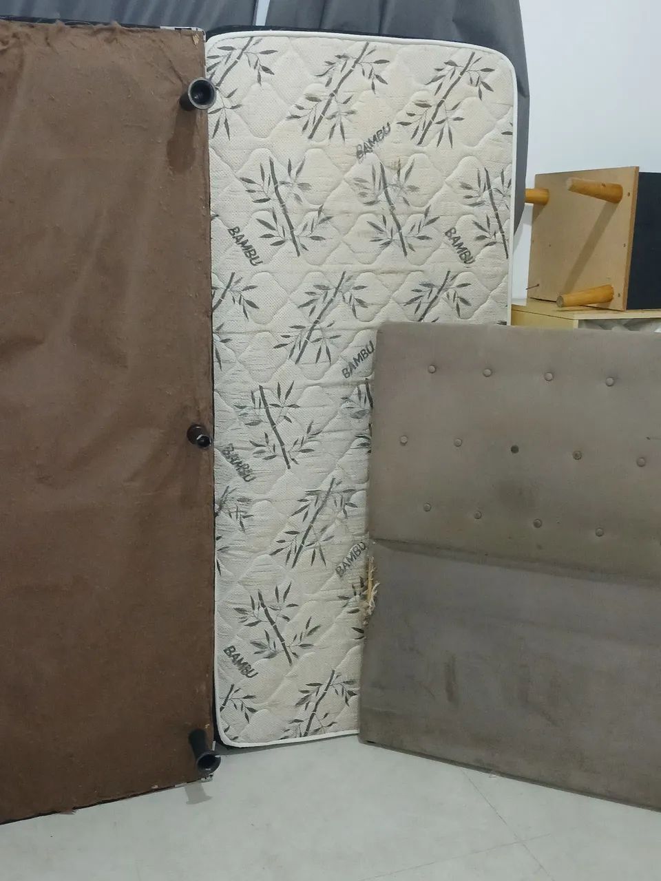 vendo cama de solteiro usada