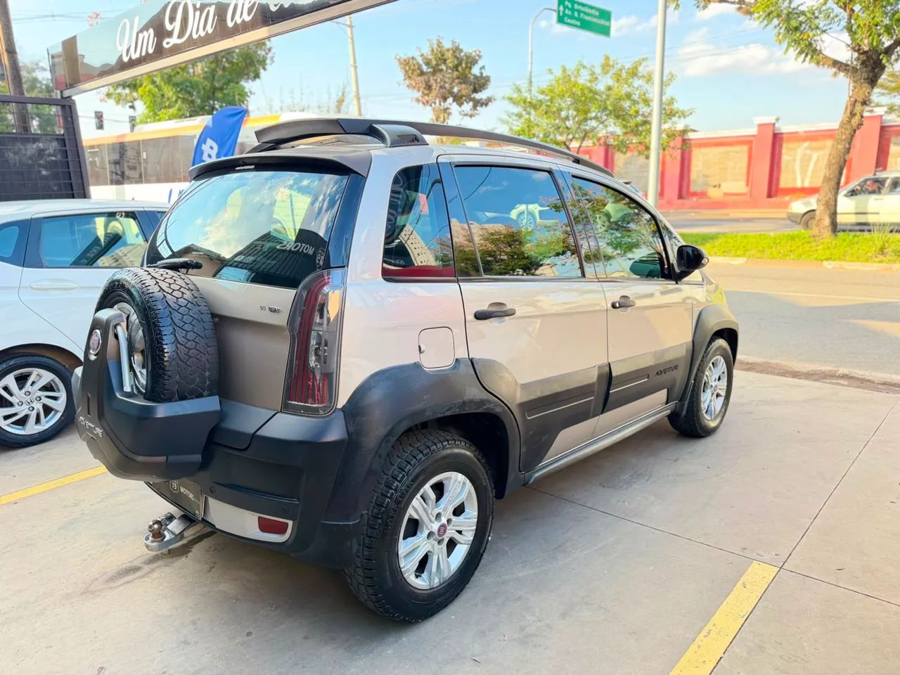 Fiat Idea Adv./ Adv.lock.dualogic 1.8 Flex 5P 2013 - Foto 4