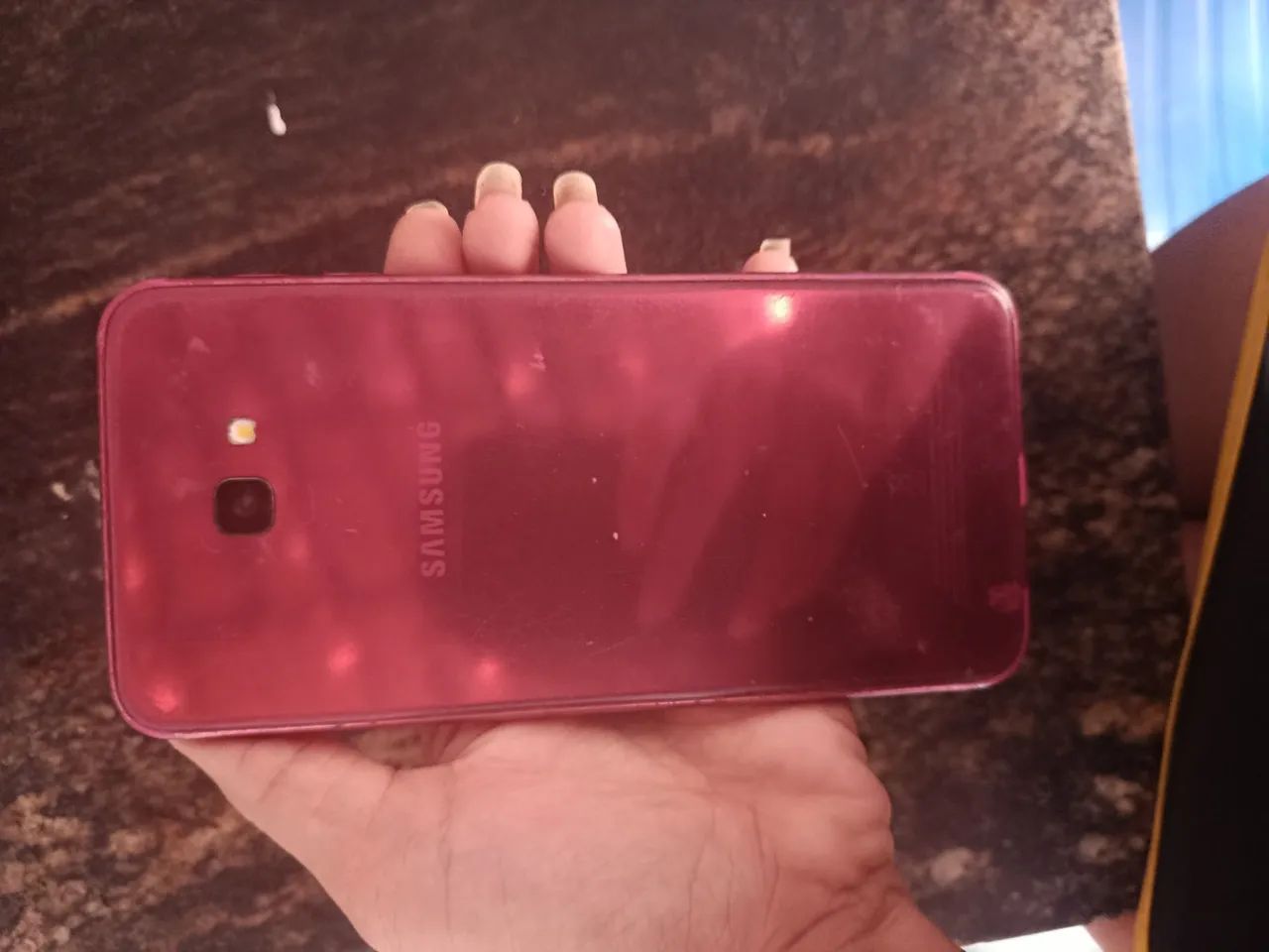 Celular J4+