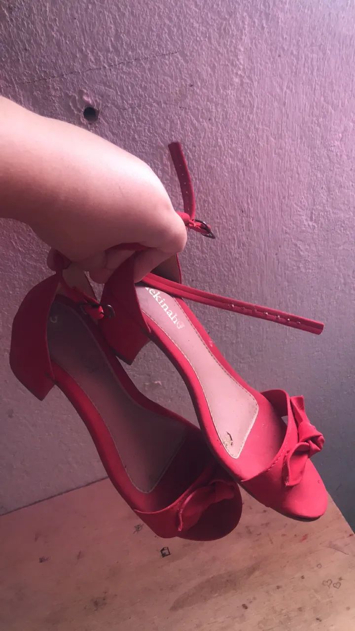 Salto baixo vermelho 