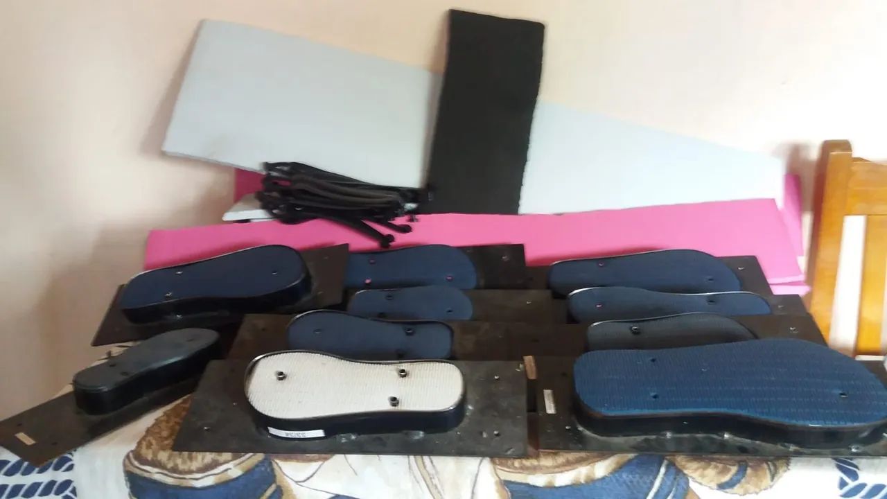 Vendo máquina de cortar chinelo compacta print - Foto 2