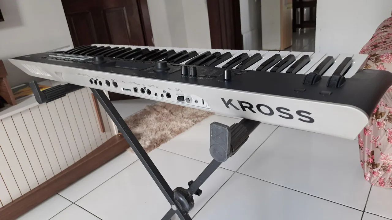 ? Korg Kross 2 - Workstation Profissional | Muito Novo ? - Foto 2