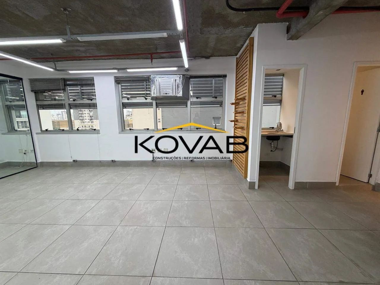 SALA COMERCIAL PARA LOCAÇÃO  MOEMA - 52m² - Metrô Eucaliptos - Foto 3