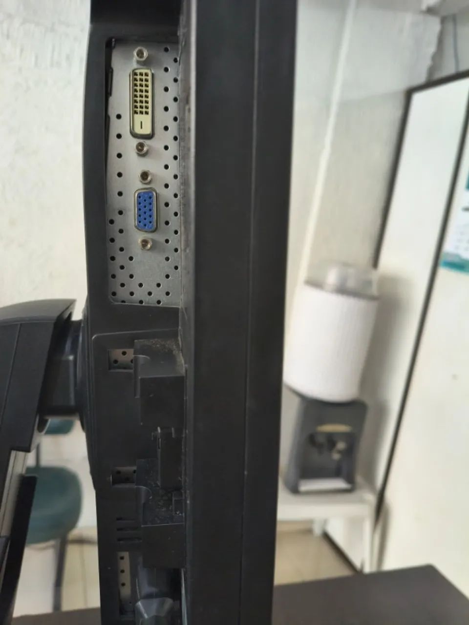 Monitor LED Positivo 19  Polegadas(com botão Liga emperrado) Com Garantia - Foto 3