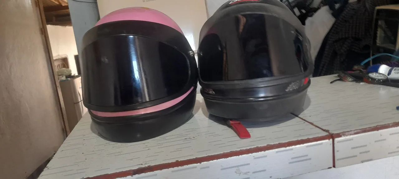  Capacetes só 130$. Excelente