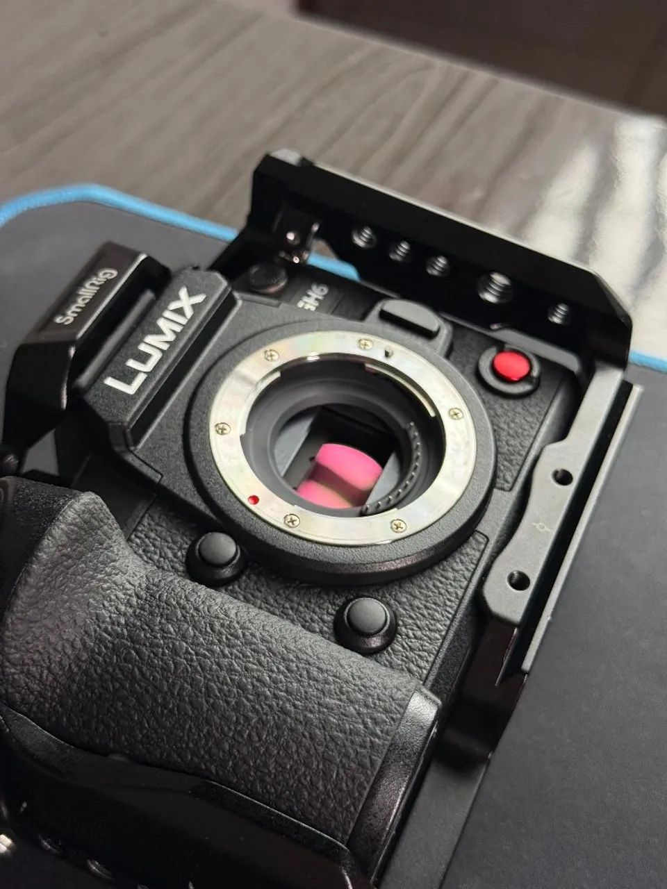 Câmera Panasonic Lumix GH6 + Cartão Cfexpress 512GB + Acessórios  - Foto 6
