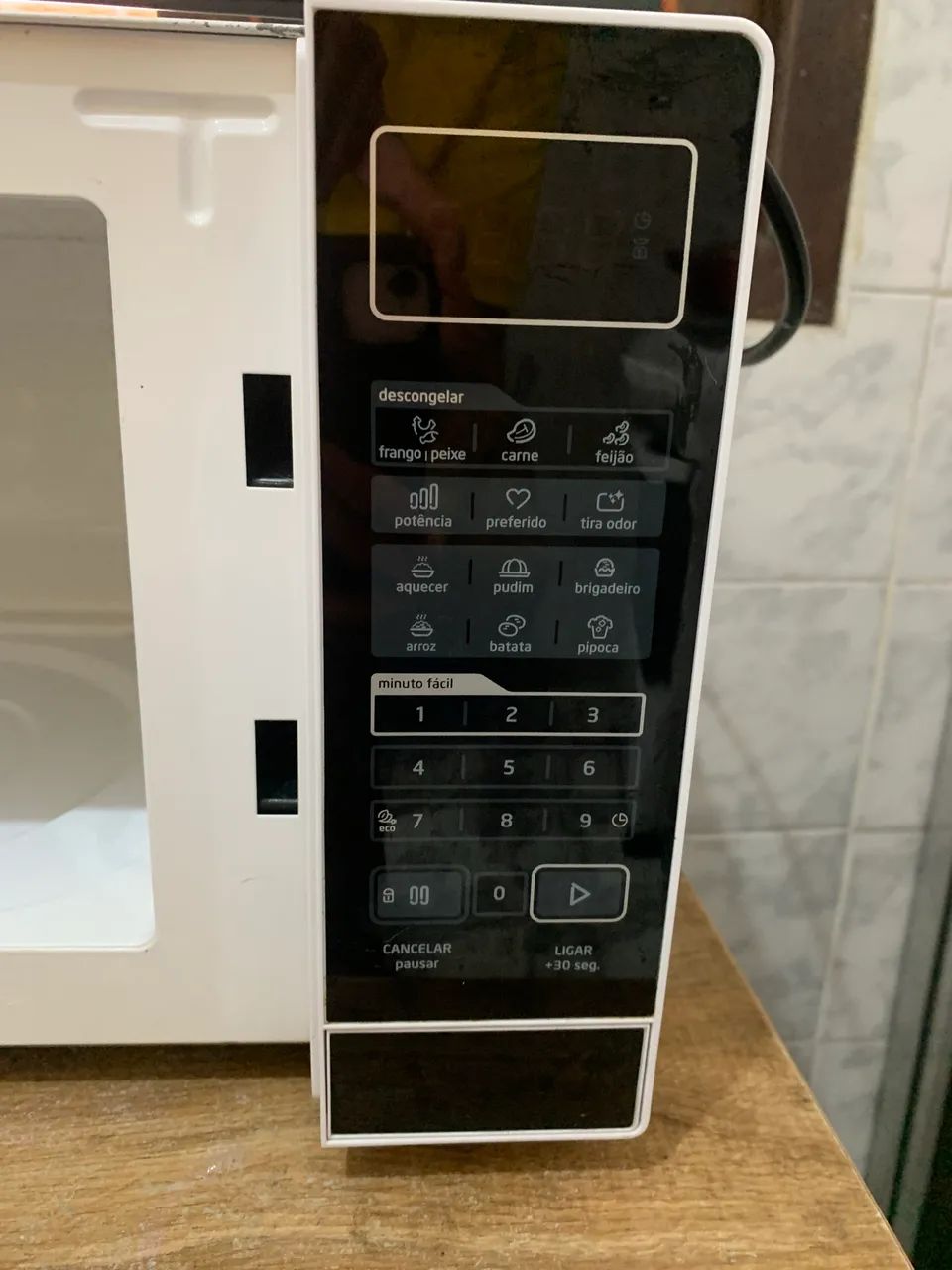 VENDO MICROONDAS SEMI NOVO / FUNCIONANDO PERFEITAMENTE  - Foto 2