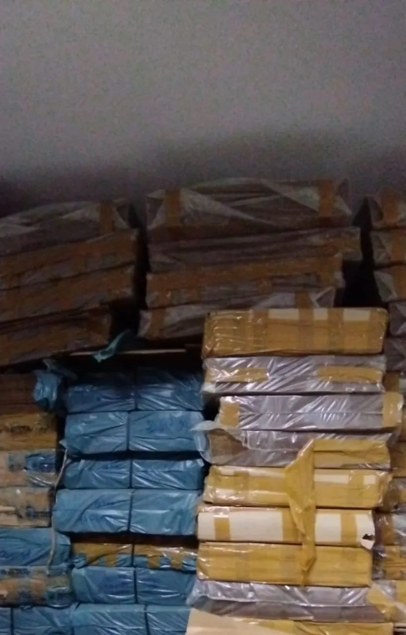 Caixa de papelão com tampa pardo