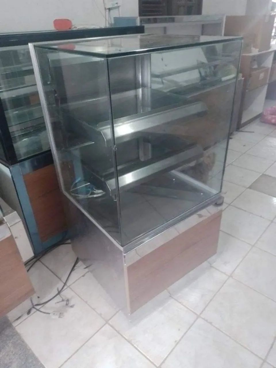 Vitrine Gelada medindo 80 cm