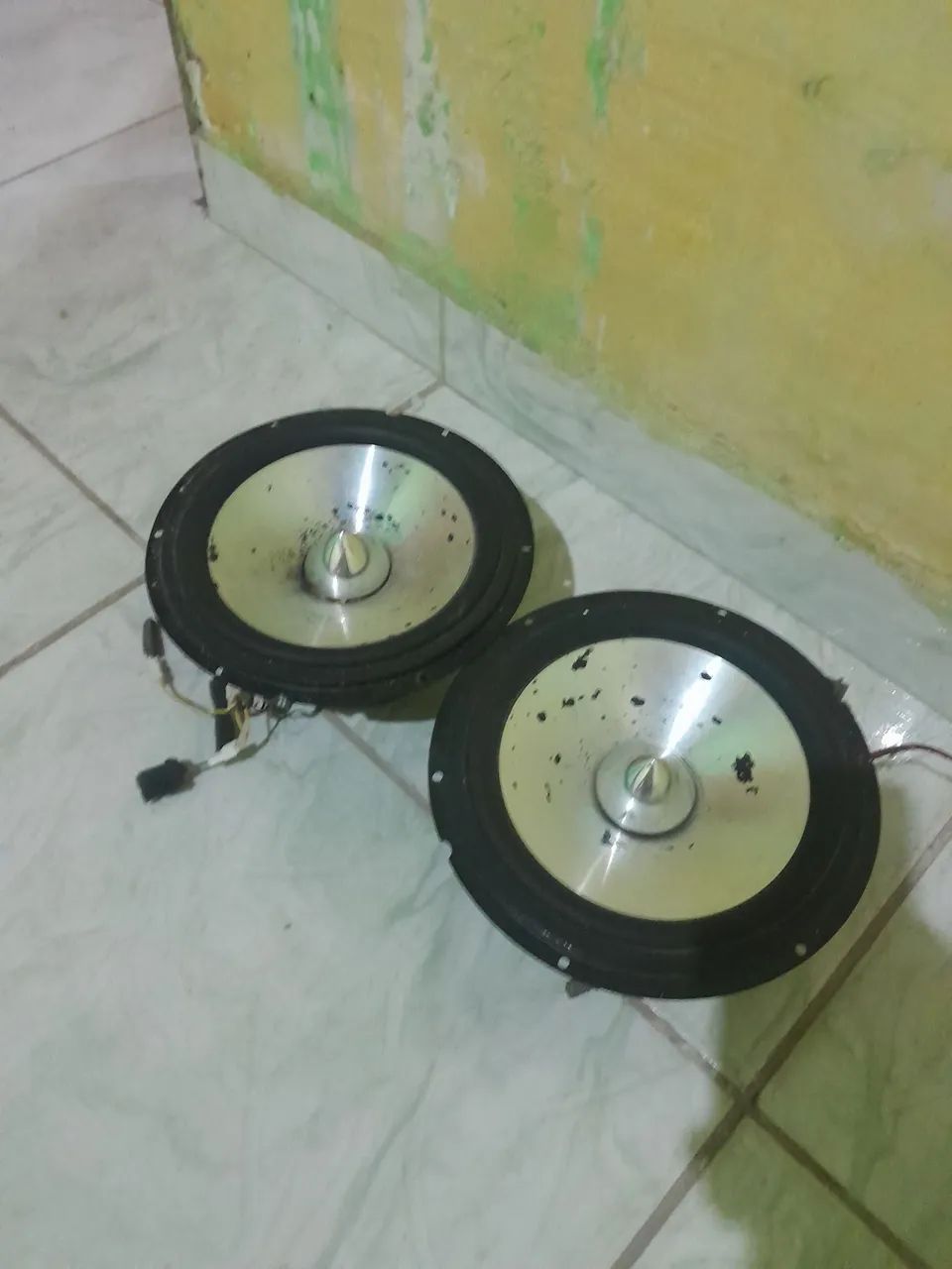Vendo dois fone de 8 polegadas 