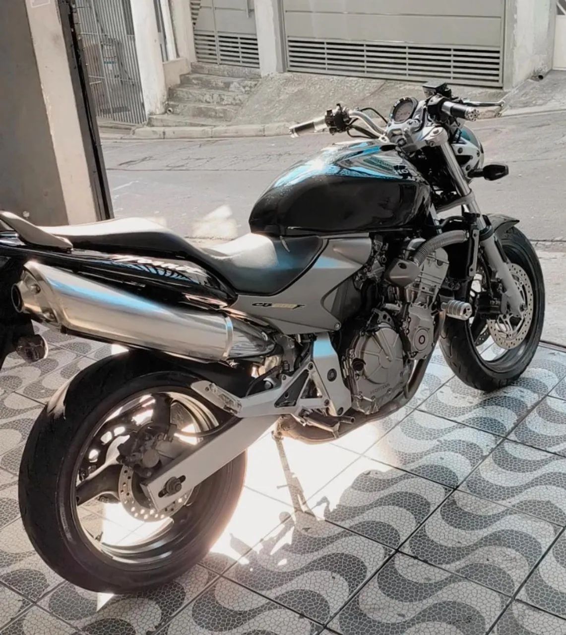Hornet Carburada  - Foto 3