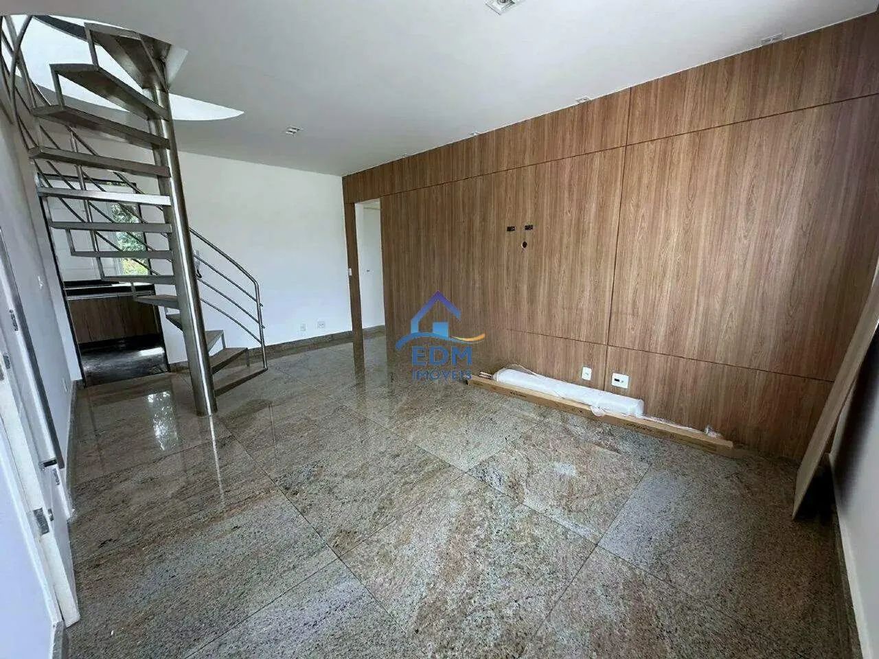 Cobertura 3 Quartos com Suíte e 3 Vagas para Alugar no Padre Eustáquio  180 m²