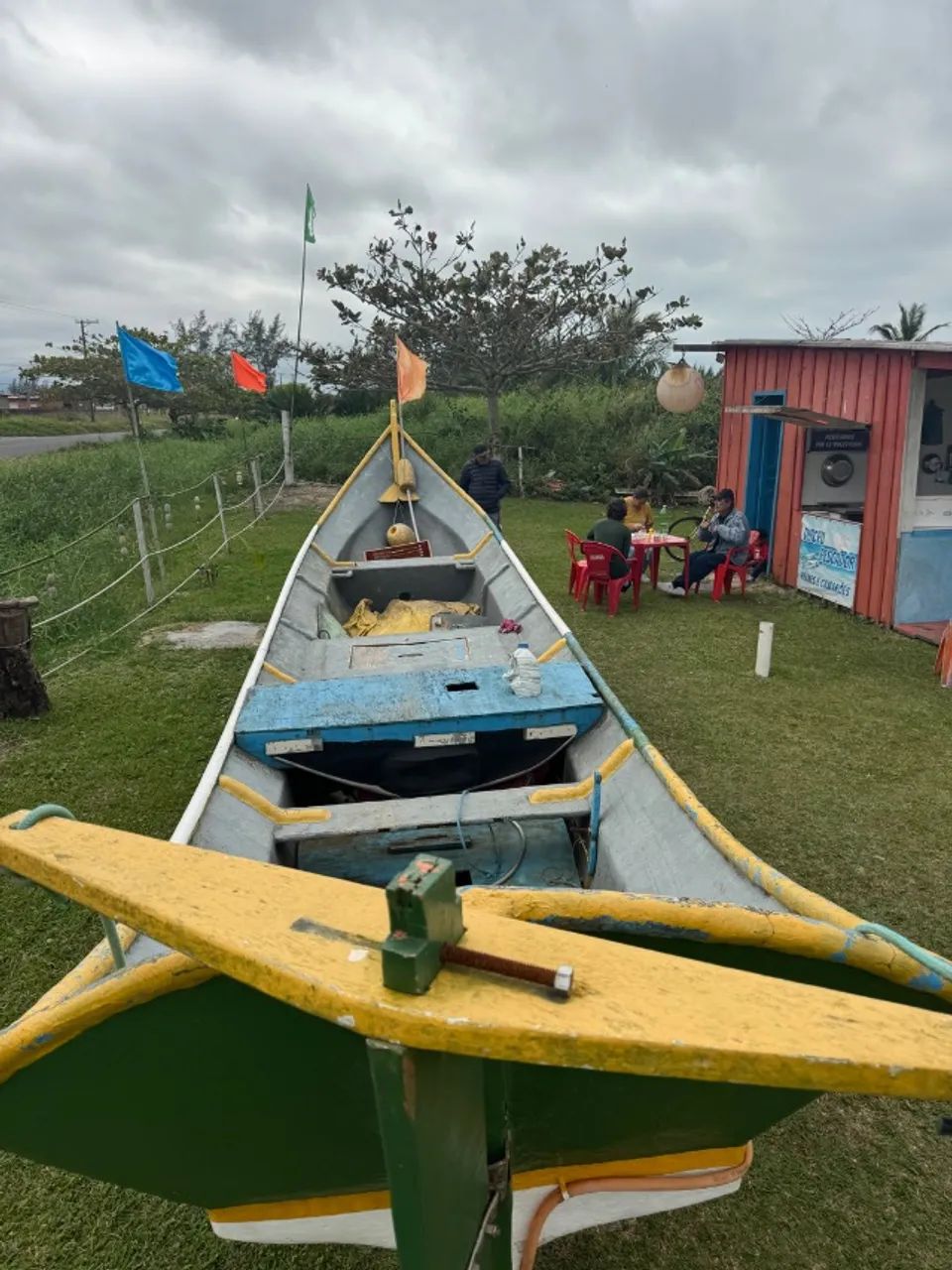 Canoa com documento e rede de camarão  - Foto 2