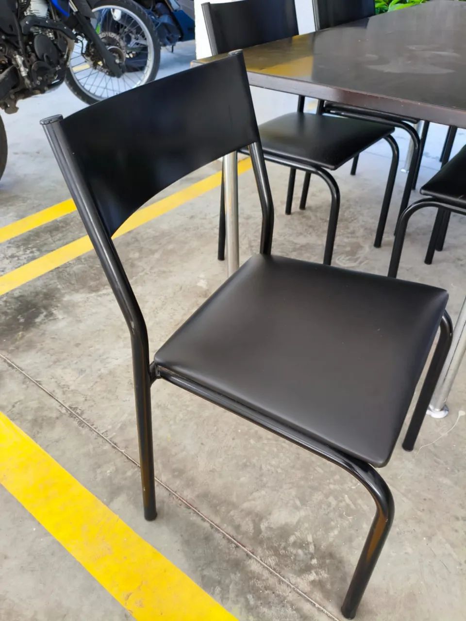 Conjunto de mesa com 6 cadeiras - Foto 2