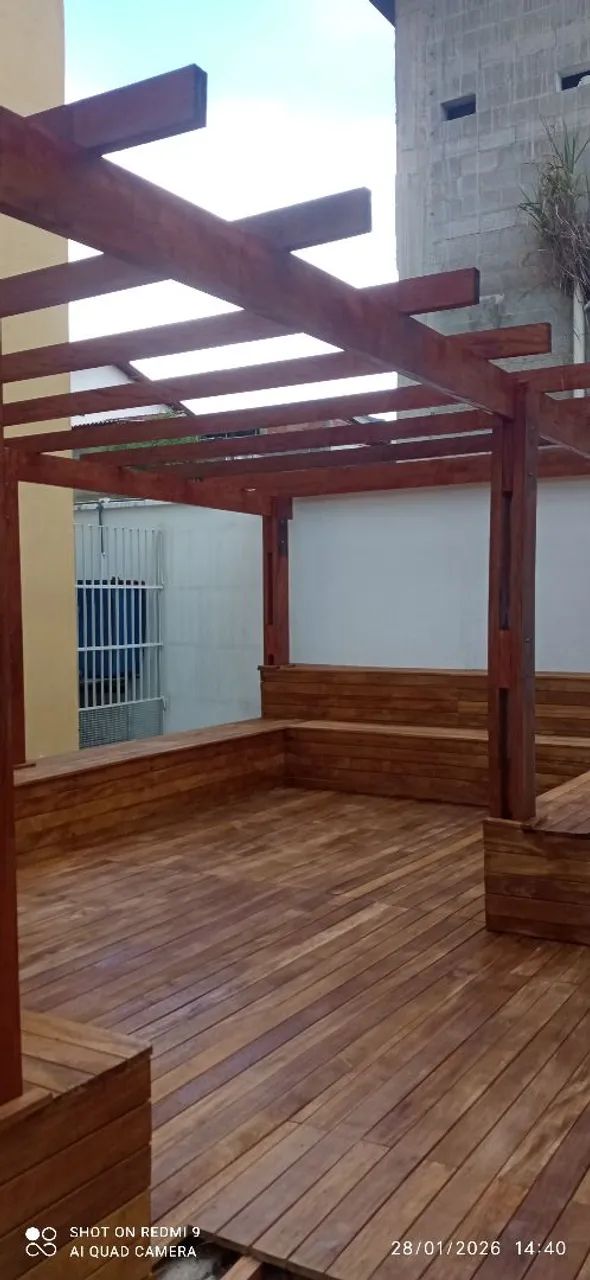 Pergolado e deck em madeira  - Foto 4