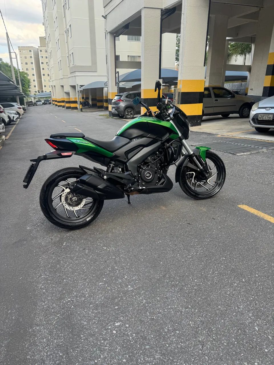 Bajaj 400 Troco é vendo 