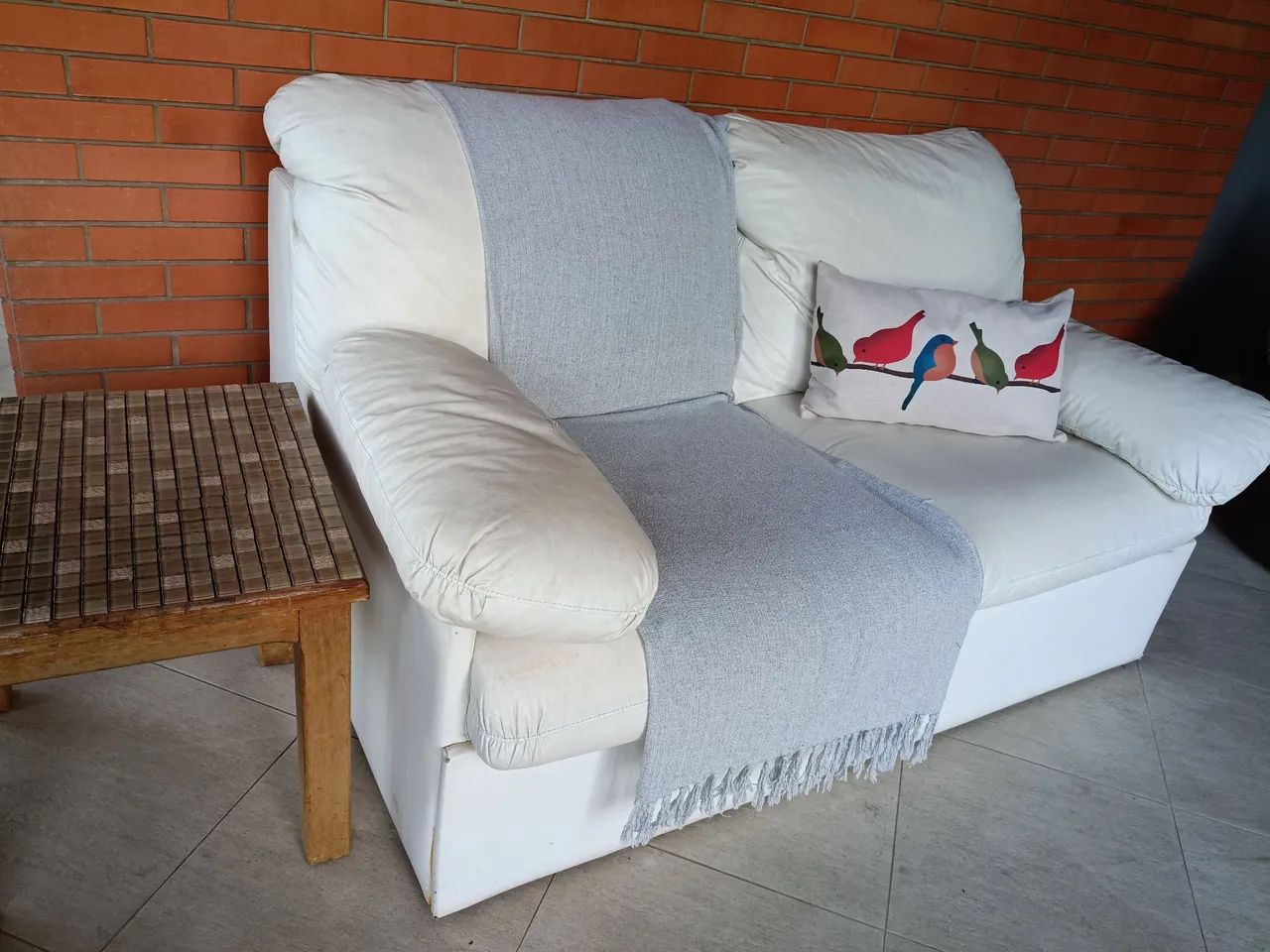 Sofá Branco 2 lugares em couro sintético  - Foto 3